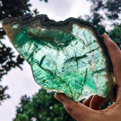 Wholesale Hot Selling Green Crystal Fluorite-Iron Ore Paragenesis Specimen Healing Slice for Collection and Decor