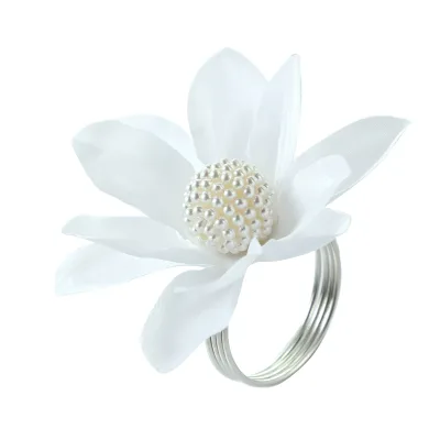 White Lotus and Pearl Napkin Buckle 2025 Hot Beautiful Flower Shape Napkin Rings for Holiday Party or Hotel Wedding Decor