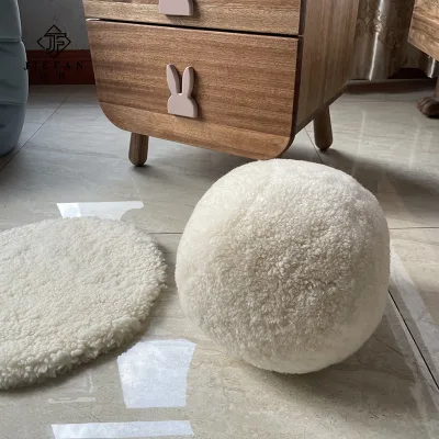 Wholesale Luxurious Customization Australian Sheepskin Training Real Fur High Quality Straight/Curly Wool Pet Ball Toys