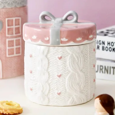Embossed Knit Texture Bow Lid White Porcelain Canister Storage Jar for Candy Tea Spice Pantry Countertop Home Decoration Use