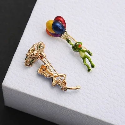 Women Creative Funny Balloon Frog Brooches Cute Animal Colorful Enamel Brooches