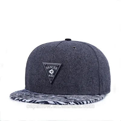 Fashion Custom Triangle Leather Patch Snapback Cap Wholesale Hip Hop Hat with Printed Brim