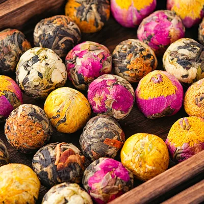 100% Natural Yunnan Top Grade Black Puer Tea Ball Slimming Flowering Green Tea with Health Benefits Presented Gift Box