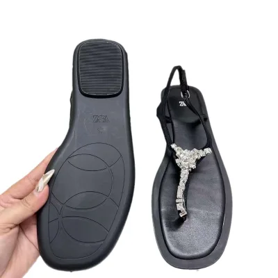 Ohsisa 2025 Latest Classic Black Sandals Wholesale Women Flat Beach Shoes Stock Round Toe Shiny Crystal Summer Flat Sandals