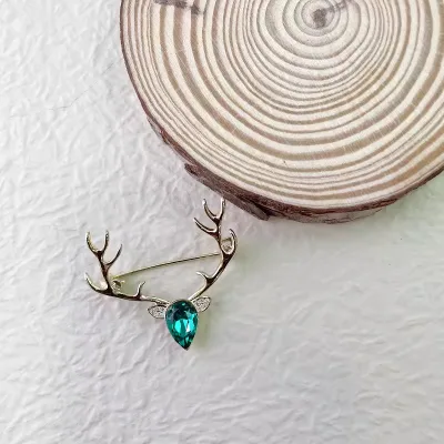 Cute Fashion Deer Antlers Brooches Women Crystal Rhinestone Creative Cartoon Brooch Animals Coat Ornaments Pin Fun Accessories
