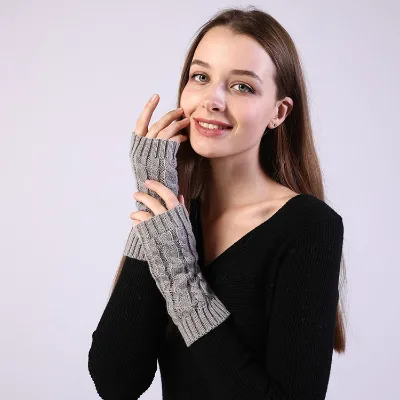 Customizable 98% Acrylic Cable Braided Fingerless Gloves Fashionable and Functional with Size Color Logo Options
