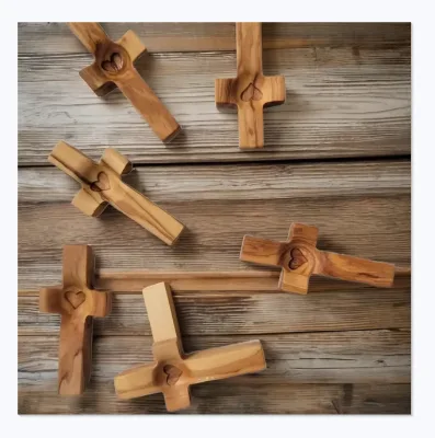 High Quality Walnut Wood Cross American Handle Piece Cross My Heart Hand Painted Religious Decoration