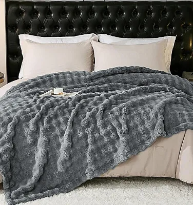 Light Luxury Tuscany Rabbit Velvet Faux Fur Jacquard Embroidered Multi-Functional Office Flannel Blanket Knitted All-Season