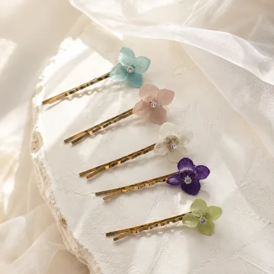 Real Dried Hydrangea Flower Bobby Pin Handmade Epoxy Resin Hair Clip with Rhinestone