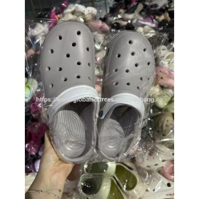 Croc women's Summer 2025 new anti-slip soft-soled beach and beach flip-flops for both men and women