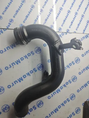 Auto Part High Quality Cooling 17362-0L020 Engine Air Intake Hose 173620L020 Tube Intercooler Fit for Toyota HILUX 2015- 1GD 2GD
