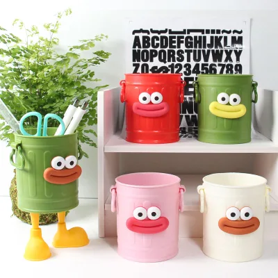 Funny pen holder, creative office desktop ornaments, light luxury, high-end makeup storage box, large capacity, cute pen holder