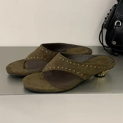 Designer Metal Rivet Clip Toe Women Slippers Fashion ELEGANT Flock Upper PU Lining Low Heels Summer Party Flip Flops