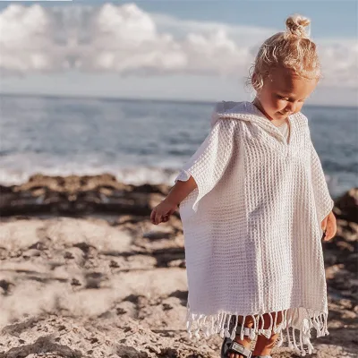 Low MOQ Custom Turkish Kid Toddler Beach Towel Poncho White Baby Tassels Hooded Towel Waffle Beach Poncho Towel