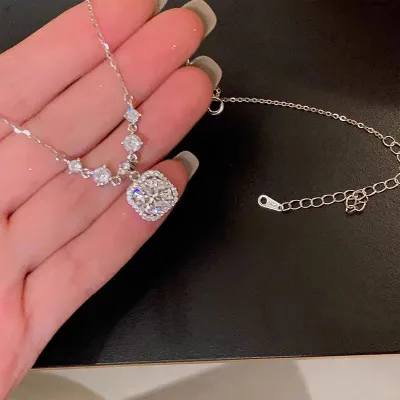 New Necklace with Small Pendant Beads, Suitable for Women's Cool and Minimalist Style