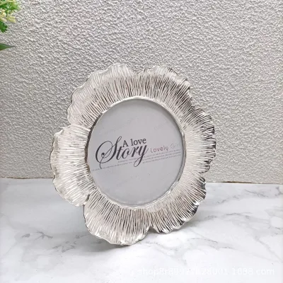 Antique Golden Round Carved Mini Photo Frame Nostalgic Court Style Photo Frame for Home Wall Decoration Desktop Decoration