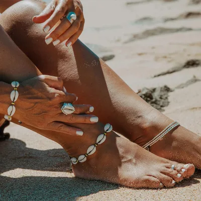 Resort-style, Niche, Beach-appropriate, Versatile, Tooth-shaped, Seashell-patterned, Waxed Thread, Adjustable Anklet.