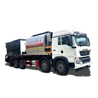 Howo Diesel New Synchronous Asphalt Chip Sealer Truck for Road Construction with Gravel Sealing System