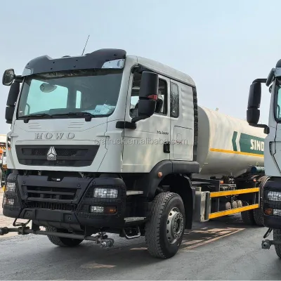 SINOTRUK HOWO TX 6x4 Water Sprinkler Tank Truck Green 20CBM Stainless Steel Water Bowser Truck for Road Sprinkling