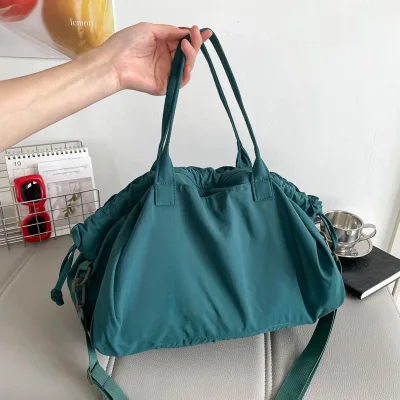 2026 New Large Capacity Nylon Tote Bag for Sports Travel and Fitness Women's Daily Lightweight Commuting Shoulder Crossbody Bags