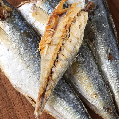 Bulk Sale Low Salt No Sand Natural Sun Dried Seafood Fish Whole Dried Round Scad Fish Small Eyes Scad 10KG Export Quality