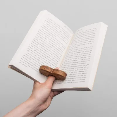 Natural Custom Heart Shaped Book Stand Holder Thumb Book Page Holder Handmade Wooden Thumb Bookmark for Page Rest