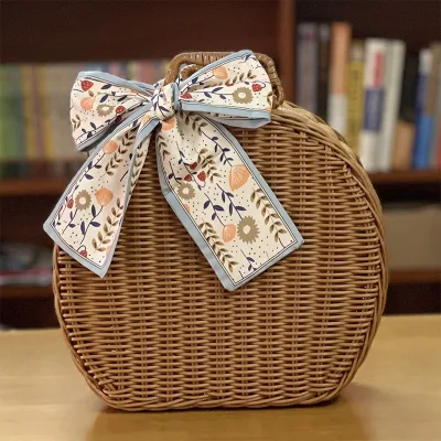 New Arrival Vintage Round Handmade Customized Handwoven Plastic Rattan Bag Tropical Beach Style Woven Gift Basket