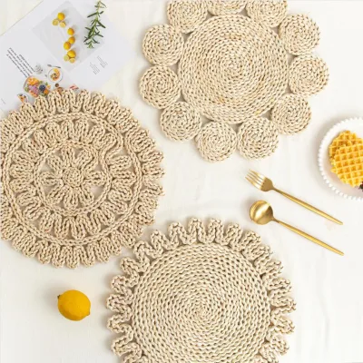 Japanese Style Handmade Bamboo Plate Mat Straw Woven Flower-Shaped Corn Husk Heat-Resistant Tea Mat Table Mat Home Decor