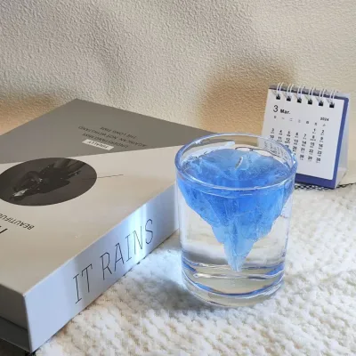The New Concept Allows Customization of Inverted Mountain View Candle Glass Cups Floating on Water