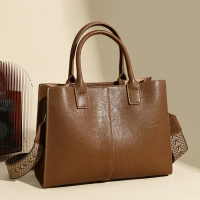 2024 Autumn/Winter New Commuter Multi Layered Women's Single Shoulder Design