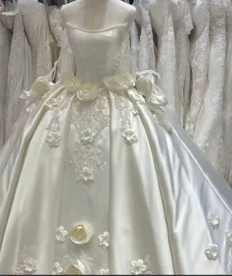 S3344Y New Vintage Royal Satin Wedding Dress Strapless 3D Floral Applique High-Quality Chapel Train Bridal Ball Gown