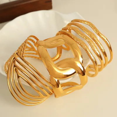 Hot Sale Europe and America Wide Brim 18K Gold Plated Stainless Steel Unique Retro Style Bracelet Fashion Women Jewelry Gift