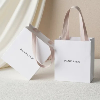 Custom Logo Printed Luxury Eco-Friendly Reusable Jewelry Packaging Paperboard Gift Bag with Ribbon Handle