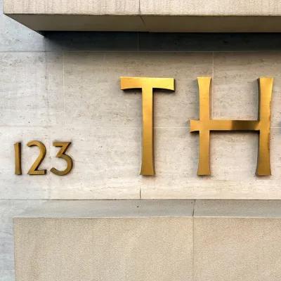 Customizable Modern Outdoor Mounted Metal Letters for Retail Shop and Restaurant Sign