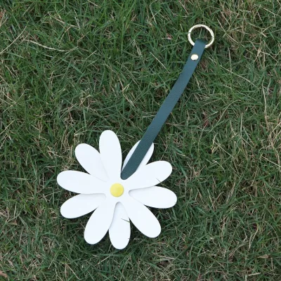 Fashionable PU Leather Handbag Ornament Adorable Daisy-shaped Bag Pendant Hot Selling Promotional Bag Charm for Women Girls