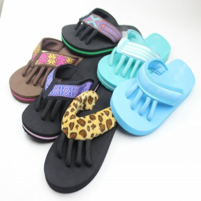 New Design Latest Design Mid Heel Wedge Matching Colors Sandals Ladies, Spa Toes Separated Slipper Sandals for Women