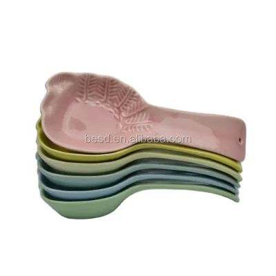 Custom Spoon Rest Ceramic for Kitchen Lid Porcelain Cooking Serving Soup Spoon Holder Color Glazed Brand logo for Promotion
