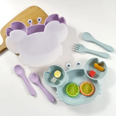 Solid Color Toddler Food Dining Plate Bebe Tableware Cute Crab Design Plato With Spoon and Fork With Lid Custom Logo