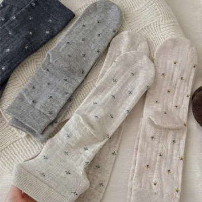 Wholesale Custom Ladies Floral Pattern Crew Socks Fashion Soft Cotton Casual Stackable Mid Calf Socks