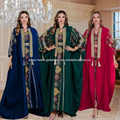 Muslim ladies' robes, formal gowns, ladies' dress suits, Qatar-style robes, Arab-Middle East Dubai-style robes, Arab-style robe.