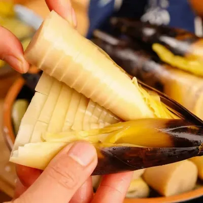 Eat Fresh Hand-peeled Bamboo Shoots for Breakfast