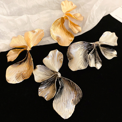 Three Dimensional Flower Earrings Light Luxury High Grade Temperament Earrings Personalized Metal Earrings