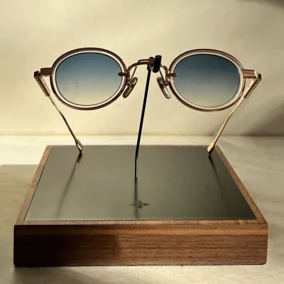 Personalized Acrylic Tabletop Eyeglasses Display Stand  Customizable Color and Size Options for Modern Display