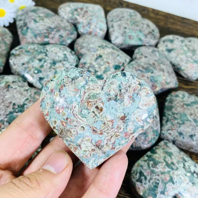 Factory Wholesale Natural Green Cherry Agate Crystal Quartz Heart Shape Carved Craft Energy Stone for Home Decoration