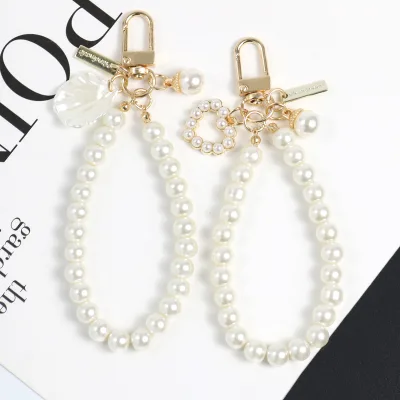 Fashion Cartoon Pearl Chain Carabiner Keychain Small Hanging Heart Pendant for Bag Decoration Gift