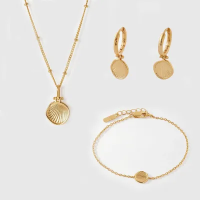 CHICNNA Summer Ocean S925 Silver Shell Charm Jewelry Set 18K Gold Plated Seashell Necklace Jewelry Set for Beach &Gift Occasions