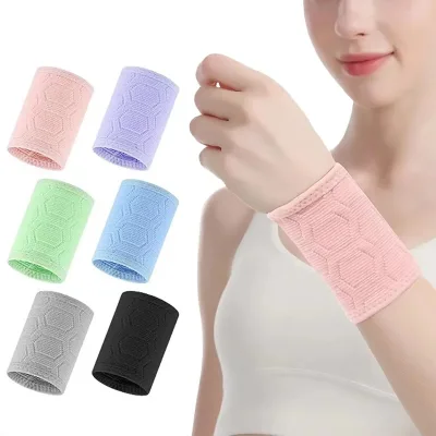 Solid Color Basketball Sports Wrist Guards for Men and Women Hand Wrist Covers Sweat Absorbing Breathable Wrist Brace