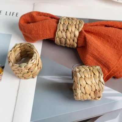 Eco-friendly Hyacinth Grass Woven Napkin Rings Western Style Cloth Napkin Holders for Restaurants