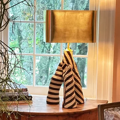 Vintage Table Lamp for Living Room, Bedroom, and Study, Modern Minimalist Table Lamp, New Style Metal Table Lamp