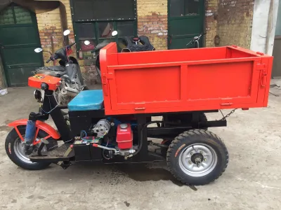 Small diesel Tricycles and diesel Dump Tricycles Are Used on Construction Sites to Haul Sand, Stone, and Concrete